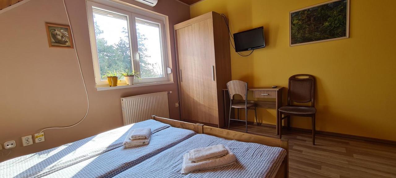 Hajas Família Kiadó Szobák Balatonmáriafürdő Esterno foto