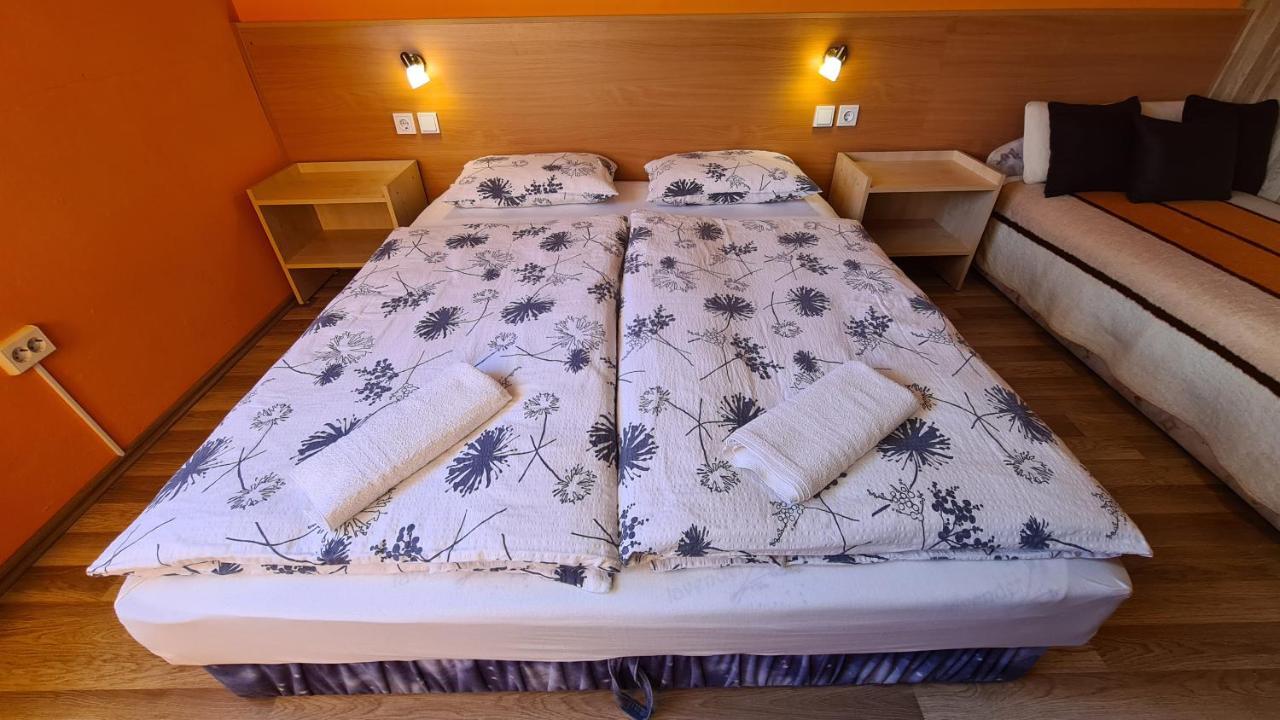 Hajas Família Kiadó Szobák Balatonmáriafürdő Esterno foto